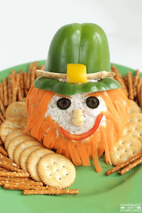 Corned Beef Leprechaun Cheeseball - Handmade in the Heartland Shamrock Veggie Tray, St Patricks Day Food For A Crowd, Green Appetizers, Irish Appetizers, St Patrick's Day Appetizers, St Patricks Food, St Patrick Day Snacks, Bunco Ideas, Irish Dinner