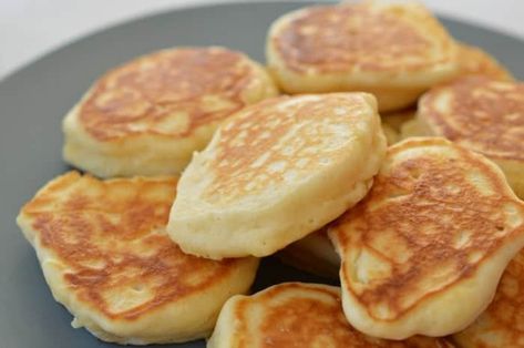 Easy Pikelet Recipe Pikelet Recipe, Mixer Recipes, Scottish Recipes, Scones Recipe, Thermomix Recipes, Pancakes And Waffles, Breakfast Treats, Kids Meals, Sweet Recipes