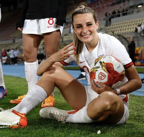 Lionesses Football, Ella Toone, Soccer Girlfriend, Manchester United Players, England Players, Female Soccer Players, Girls Soccer, Soccer Kits, Womens Football