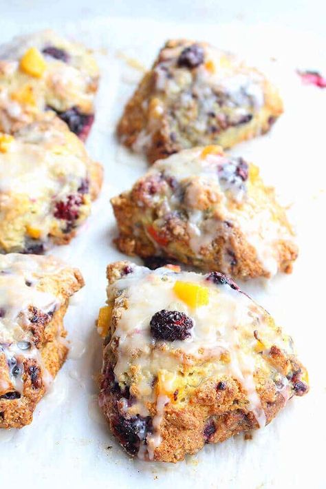 Blackberry Scones, Blackberry Peach, Peach Scones, Peach Bread, Easy Cakes, Lavender Crafts, Berry Recipes, Blackberry Recipes, Vanilla Glaze