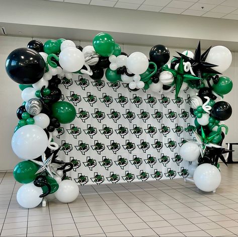 Sports Banquet Balloon Arch, Cheerleading Balloon Arch, Golf Balloon Arch, Baseball Banquet Ideas, Balloon Decorations Graduation, Volleyball Banquet, Athletic Banquet, Soccer Banquet, Step And Repeat Backdrop