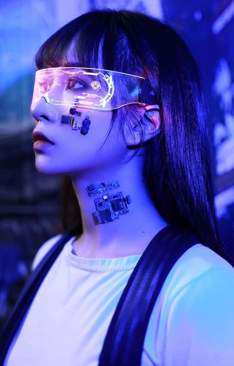 Cyberpunk Photoshoot, Cyberpunk Glasses, Hero Outfit, Cyberpunk Inspiration, Future Costume, Vr Goggles, Cybercore Aesthetic, Anime Show, Space Cowgirl