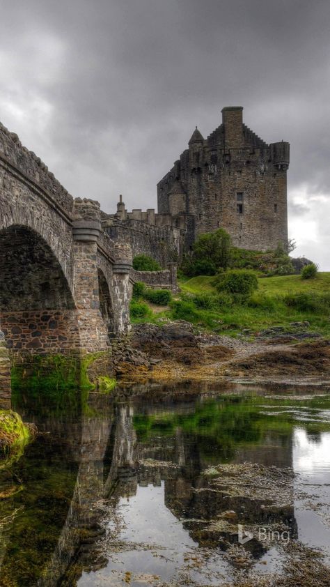 Scotland Aesthetic, Eilean Donan Castle, Scotland Landscape, Scotland History, Dublin Travel, Scotland Forever, Eilean Donan, Scotland Castles, Scotland Highlands