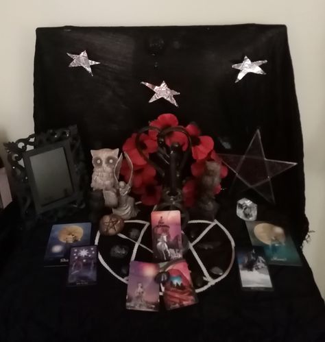 A shrine to honour the goddess of night, Nyx Nyx Goddess Alter, Nyx Goddess Altar, Nyx Altar Ideas, Nyx Altar, Hades Altar, Goddess Of Night, Nyx Goddess, Alter Ideas, Witchy Business