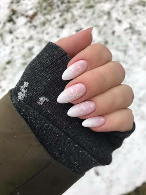 Christmas Almond Nails Snowflakes, Winter Christmas Nails Almond, Snow Nails Almond, White Almond Christmas Nails, Milky White Christmas Nails, Christmas And New Years Nail Ideas, Winter Almond Nails Ideas, Christmas Nails Snow, Winter Christmas Nails Acrylic