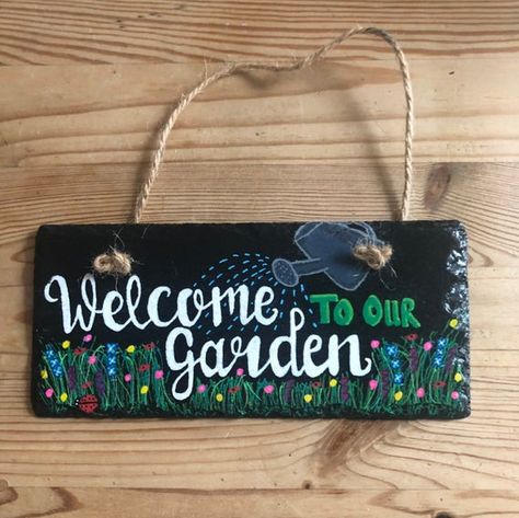 Garden Signs Diy, Garden Quotes Signs, Hanging Quotes, Wood Pallet Crafts, Garden Center Displays, Slate Garden, Terrace Garden Ideas, Painted Slate, Hand Painted Wooden Signs