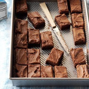 Frosted Fudge Brownies Recipe: How to Make It Olive Garden Chocolate Lasagna, Oat Brownies, Cake Like Brownies, Chocolate Chip Cookie Brownies, Superbowl Desserts, Zucchini Brownies, Chocolate Lasagna, Mint Brownies, Baking Cocoa