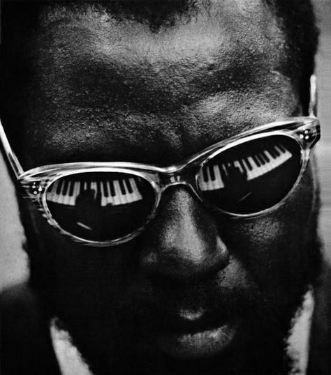 Thelonius Monk - reflection in the glasses. Need I say more? Arte Jazz, Thelonious Monk, Delta Blues, Jazz Artists, I'm With The Band, Jazz Musicians, Jazz Blues, Blues Rock, Music Icon