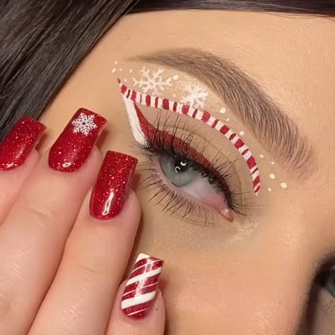 Christmas Makeup Looks Holidays, Christmas Makeup Easy Simple, Simple Christmas Eye Makeup, Cute Christmas Makeup Looks Easy, Christmas Makeup Hooded Eyes, Christmas Make Up Looks Holiday Makeup, Christmas Eyeliner Looks, Holiday Eyeliner, Easy Christmas Eyeshadow Looks