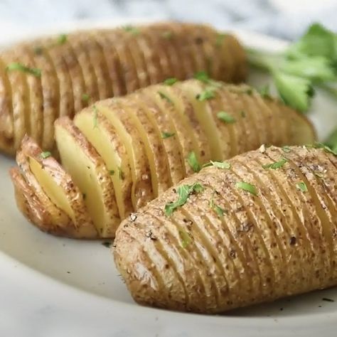 Basic Hasselback Idaho® Potatoes Bbq Baked Potatoes, Hasselback Potatoes, Lemon Potatoes, Idaho Potatoes, Potato Sides, Twice Baked Potatoes, Potato Side Dishes, Food Reviews, Easy Baking