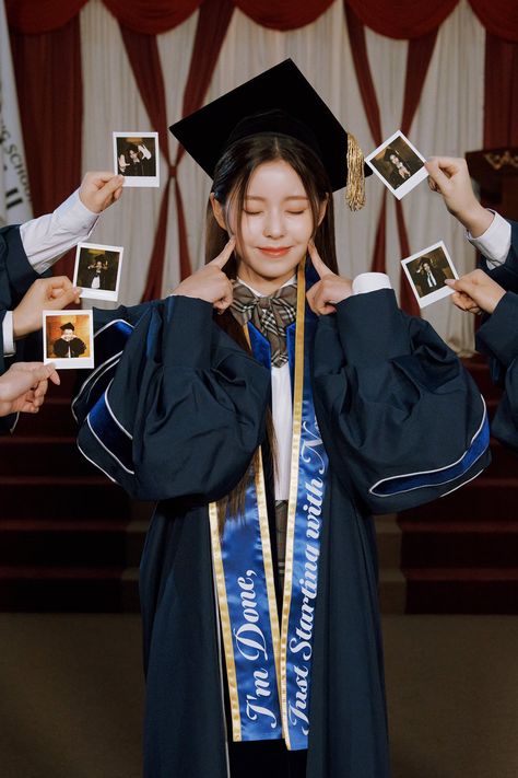 Kpop Graduation, Graduation Poses, Graduation Photoshoot, Love Me Like, 1 Girl, Korean Hairstyle, Korean Makeup, Kpop Girl Groups, South Korean Girls