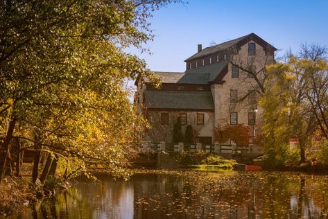 15 Best Day Trips from Milwaukee - The Crazy Tourist Day Trips From Chicago, Cedarburg Wisconsin, Wisconsin Art, Lake Lodge, Most Haunted, Road Trip Fun, Beautiful Places To Visit, Scenic Views, Most Beautiful Places