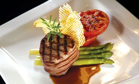 Wagyu Beef Recipe, Grilled Tenderloin, Food Presentation Plates, Gourmet Food Plating, Tenderloin Steak, Bistro Food, Gourmet Dinner, Fine Dining Recipes, Wagyu Beef