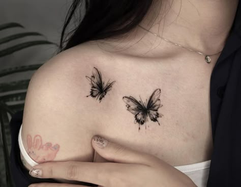 Tattoo Zone, Small Pretty Tattoos, Butterfly Tattoos, Discreet Tattoos, Spine Tattoos, Subtle Tattoos, Elegant Tattoos, Pattern Tattoo, Dope Tattoos