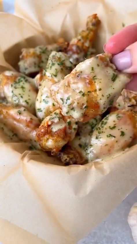 foodydoses on Instagram: Garlic Parmesan wings 🍗 • Follow (us) for more👨‍🍳 • 🎥 via @themodernnonna Garlic Parm Chicken, Keto Appetizers, Tandoori Masala, Fav Food, Chicken Wing, Chicken Dinners, Printable Recipe, Air Fryer Recipes Healthy, Parmigiano Reggiano