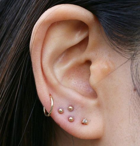 Unique Earlobe Piercings, Earlobe Stacking, Double Stacked Ear Piercing, Triple Lobe Piercing Stack, Triple Earlobe Piercing, Ear Lobe Piercings Triple, Earlobe Piercings Ideas, Three Holes Earrings Piercing Ideas, 3 Earlobe Piercings