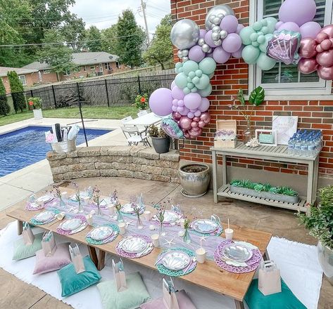 Mermaid Picnic Birthday Party, Mermaid Picnic Party, Mermaid Pool Party Ideas, Mermaid Picnic, Mermaid Tea Party, Mermaid Table Decorations, Mermaid Pool Party, Themed Picnic, Dolphin Party