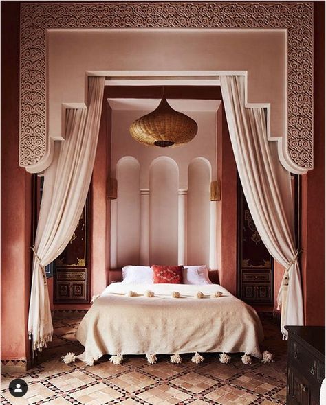 Bedroom Decor Master For Couples, Design Marocain, Moroccan Bedroom, Greenhouse Interiors, Arabic Style, Bedroom Decor For Couples, Moroccan Homes, Moroccan Interiors, Casa Exterior