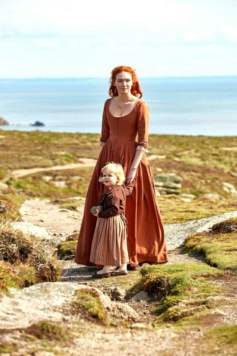 Demelza and Clowance POLDARK SEASON FOUR Poldark Series, Demelza Poldark, Little Dorrit, Ross And Demelza, Aidan Turner Poldark, Eleanor Tomlinson, Ross Poldark, 1800s Fashion, Old Dresses