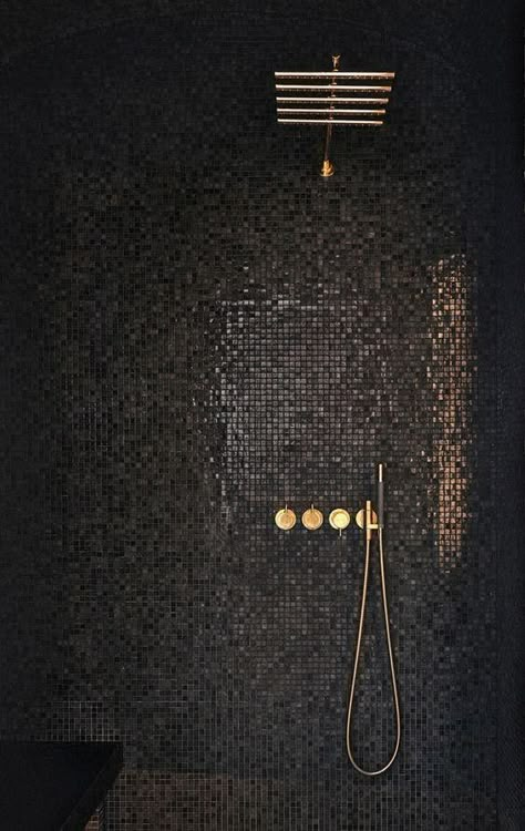 Drømme Bad, Black Mosaic Tile, Mosaic Bathroom Tile, Black Mosaic, Bad Inspiration, Bathroom Shower Tile, Interior Illustration, Bath Room, Traditional Modern