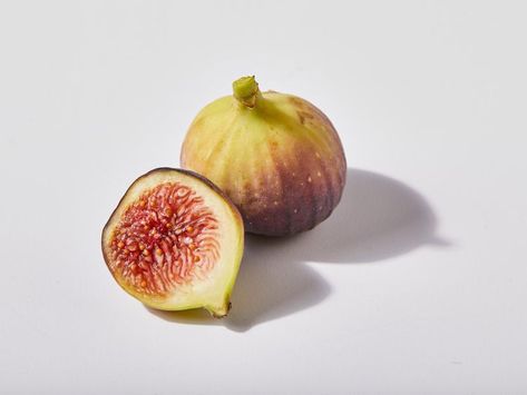 How To Store Fresh Figs, Store Cilantro, Freezing Cilantro, Fig Pie, How To Store Strawberries, Fig Varieties, Storing Produce, Fruit Sauces, Kitchen Hacks Food