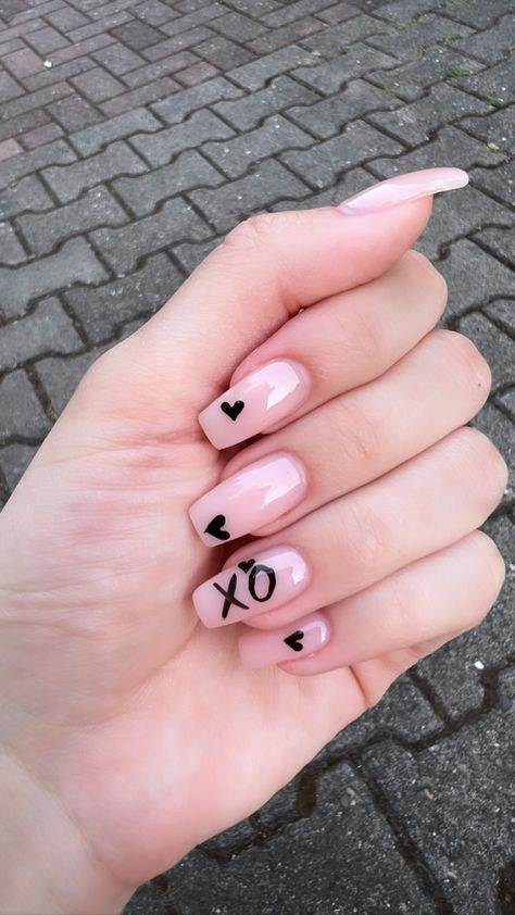 Nails Acrylic The Weeknd, House Of Balloons The Weeknd Nails, Nails For The Weeknd Concert, The Weeknd Nails Design Starboy, Xotwod Nails, The Weekend Nails Ideas, Xo Nails Design The Weeknd, The Weeknd Themed Nails, The Weekend Nails Xo