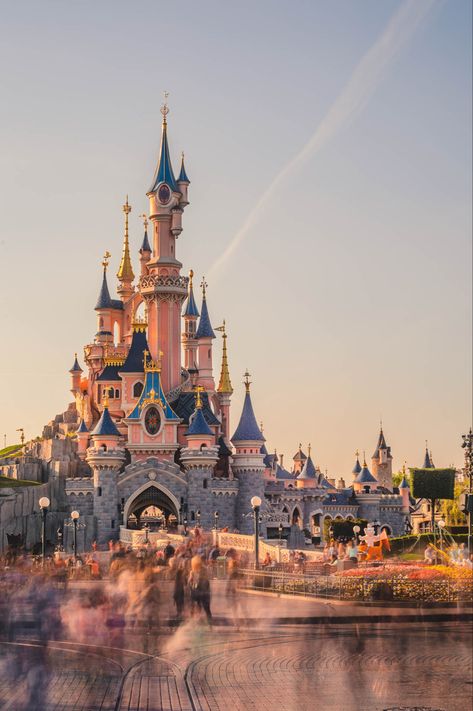 Disneyland Castle Wallpaper, Disneyland Aesthetic California, Disneyland Paris Aesthetic, Disneyland Aesthetic, Disneyland Castle, Disney World Pictures, Disney Paris, Disney Orlando, Parc D'attraction