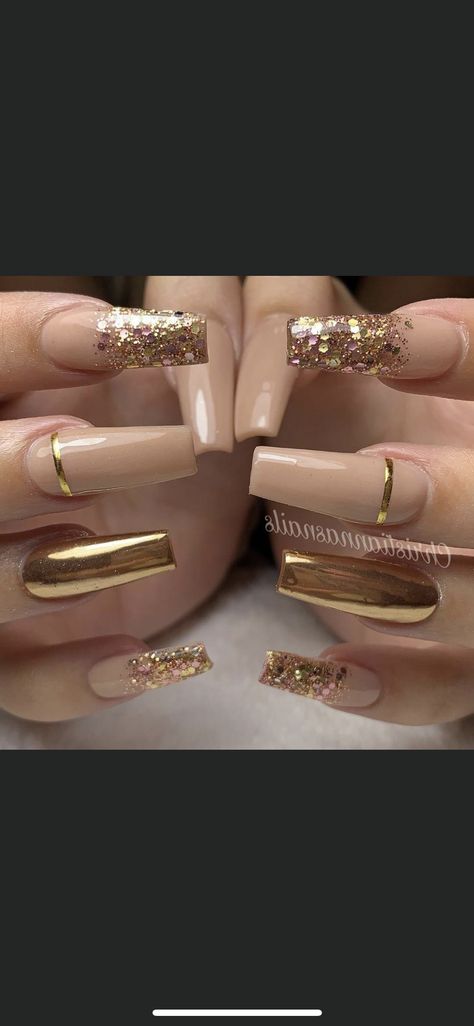 Black And Gold Acrylic Nails, Gold Bling Nails, Golden Nails Designs, Golden Nail Art, Gold Gel Nails, Champagne Nails, Acrylic Nails Designs, Rose Gold Nails Design, Bronze Nails