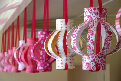 Paper-lanterns: thinking Christmas colours and the kids can put their battery candles inside perhaps? Homemade Lanterns, Paper Lantern Making, Diy Paper Art, Chinese Party, Paper Lanterns Diy, Folding Origami, Chinese New Year Decorations, Ramadan Crafts, How To Make Lanterns