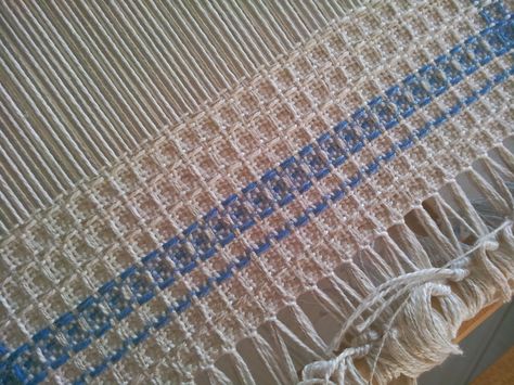 Rigid Heddle Weaving Projects Ideas, Rigid Heddle Weaving Patterns, Weaving Knitting, Towel Weaving, Rigid Heddle Weaving, Inkle Loom, Weaving Ideas, Weaving Tutorial, Heddle Loom