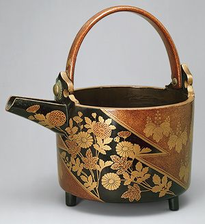 Wine container, Momoyama period (1573–1615), ca. 1596–1600  Japan  Lacquered wood Japanese Lacquerware, China Image, Japanese Screen, Japan Culture, Lacquered Wood, Classic Image, Art Japonais, Edo Period, Ukiyo E