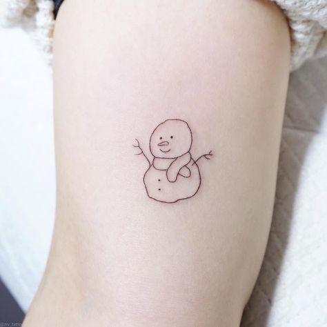 Snowman Tattoo Ideas, Christmas Theme Tattoo, Vintage Christmas Tattoo, Snowman Tattoo Simple, Snow Tattoo Ideas, Christmas Flash Tattoo, December Tattoos Ideas, Winter Tattoo Ideas, Winter Tattoos