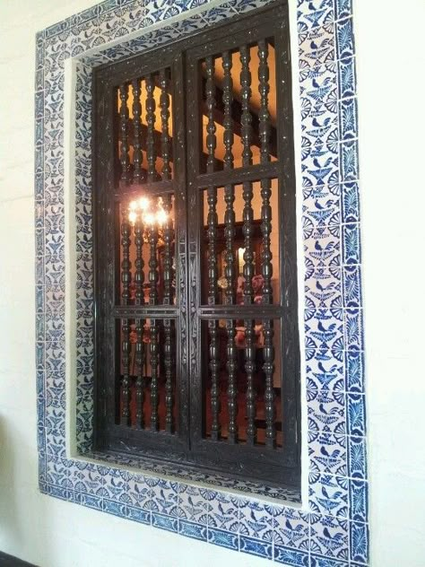 Quinta Mazatlan interior window Spanish Style Windows Exterior, Tile Around Window, Tiled Window Sill, Mexican Windows, Mexican Casita, Tiled Mirror, Mexico Houses, Spanish Home Decor, Spanish Revival Home