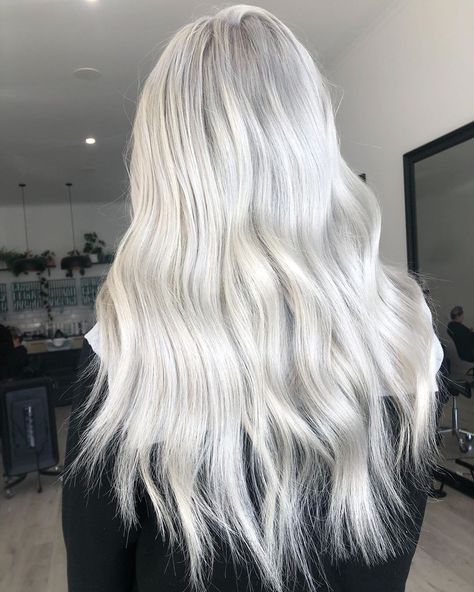 Bleach Platinum Blonde Hair, Bleach Out Hair Platinum Blonde, Scalp Bleach Blonde, Uneven Bleached Hair, Shadowroot Platinum Blonde, 10 Major Winter Hair Colors, Blonde Dimensional Hair, Scalp Bleach, Winter Hair Colors