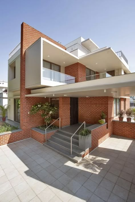 3d Elevation Design, Modern Brick House, Brick House Designs, 3d Elevation, House Outer Design, Facade Architecture Design, Residential Building Design, Latest House Designs, Modern Bungalow House