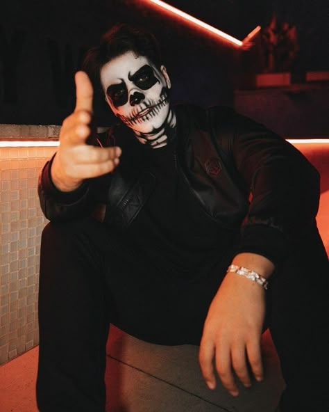 Man Skull Makeup, Mens Halloween Makeup, Skeleton Face Paint, Bully Romance, Skeleton Face, Halloween Makeup Diy, Skeleton Makeup, Halloween Photography, Pretty Bike