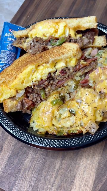 Desha Jordan on Instagram: "Texas Cheesesteak Melt!! #delicious #foodie #reels #tasty #toptags #mealsbydesha #foodiegram #easyrecipe #copycat #goodeats #reelsinstagram #food #wafflehouse #explore @wafflehouseofficial" Texas Cheesesteak Melt, Texas Cheesesteak, Food Hub, Waffle House, December 27, Poses Reference, Food Presentation, Food Festival, Anime Poses