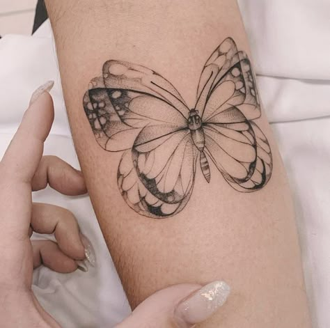 tat inspo Butterfly Tattoos On Arm, Dope Tattoos For Women, Butterfly Tattoo Designs, Classy Tattoos, Discreet Tattoos, Dainty Tattoos, Subtle Tattoos, Elegant Tattoos, Feminine Tattoos