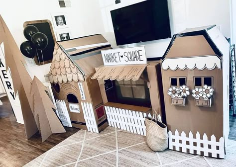 Cardboard Box Play Ideas, Cardboard Box Restaurant, Cardboard Playhouse Ideas, Cardboard Box Birthday Party, Cardboard Play Ideas, Large Cardboard Box Ideas For Kids, Cardboard Kids House, Card Board House Project, Cardboard Birthday Decorations