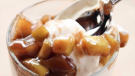 Get this all-star, easy-to-follow Caramel Apple Sundae recipe from Ree Drummond Pioneer Woman Desserts, Caramel Apple Sauce, Ree Drummond Recipes, Sundae Recipes, Food Network Canada, Ree Drummond, The Pioneer Woman, Apple Desserts, Caramel Apple