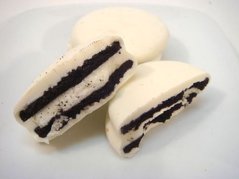 white chocolate covered oreos White Chocolate Covered Oreos, White Chocolate Covered, Oreo Flavors, Covered Oreos, Chocolate Covered Oreo, Oreo Cake, December 23, Chocolate Covered Oreos, Chocolate Treats