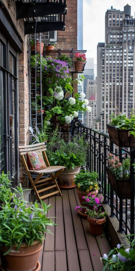 Home Balcony Ideas, Small Apartment Balcony Ideas, Cozy Balcony, Balcony Garden Ideas, Green Terrace, Apartment Balcony Garden, Small Balcony Garden, Container Gardening Ideas, Small Balcony Design