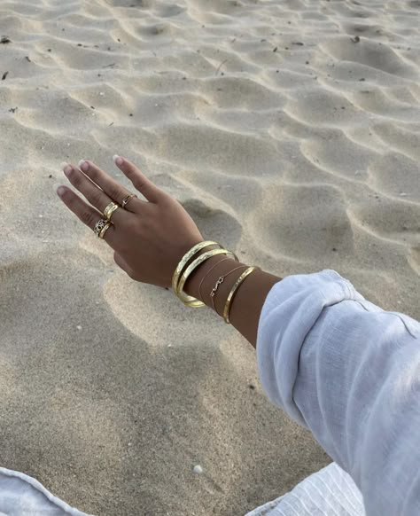 Golden Accessories Aesthetic, Summer Rings, Mango Smoothie, Jewelry Accessories Ideas, Expensive Jewelry, Stacked Jewelry, Jewelry Lookbook, Jewelry Photography, Girly Jewelry