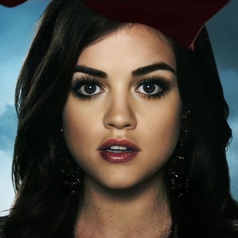 Aria Montgomery Makeup, Aria Montgomery Aesthetic, Aria Montgomery Style, Pretty Little Liars Hanna, Pretty Little Liars Aria, Aria Montgomery, Makeup Tut, Lucy Hale, Makeup Designs