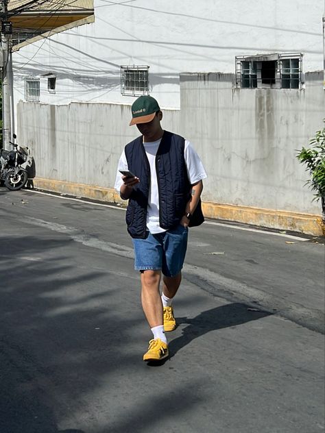 Onitsuka Tiger Outfit, Adidas Samba Outfit, Hong Kong Movie, Minimalist Streetwear, Samba Outfit, New York Outfits, Ideal Boyfriend, Mens Outfit Inspiration, Tailored Shorts