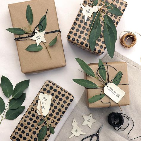 Christmas craft ideas – easy DIY makes for the holidays Brown Paper Packaging Ideas, Brown Paper Crafts Diy, Brown Paper Packages Tied Up With String, Brown Paper Christmas Wrapping Ideas, Brown Paper Wrapping Ideas, Paper Wrapping Ideas, Crafting Aesthetic, Brown Paper Wrapping, Sustainable Gift Wrap