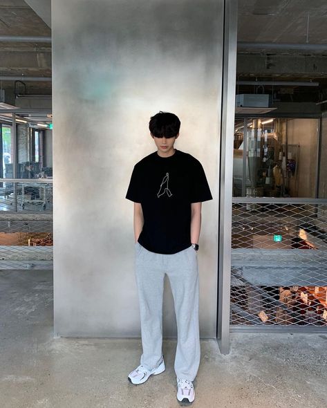 Style Cowok Korea, Summer Outfit Korean, Korean Outfits Men, Aesthetic Korean Outfits, Boys Ootd, Outfit Cowo, Outfit Grid Men, Korean Street Fashion Men, Cute Ootd