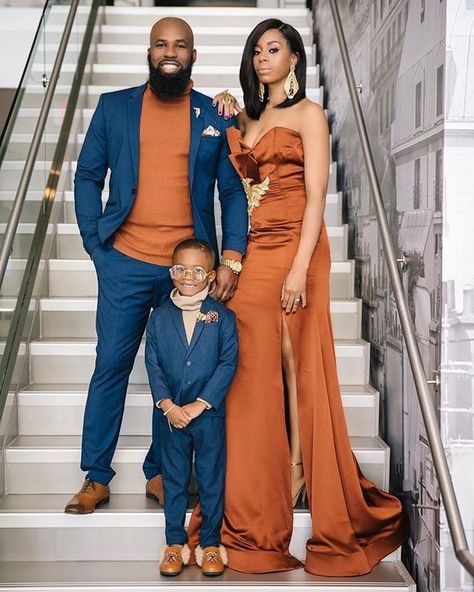 Fall Family Photo Outfits, Family Photoshoot Outfits, Family Picture Outfits, Fall Family Photos, Black Families, Family Photo Outfits, Picture Outfits, Shooting Photo, Family Fashion