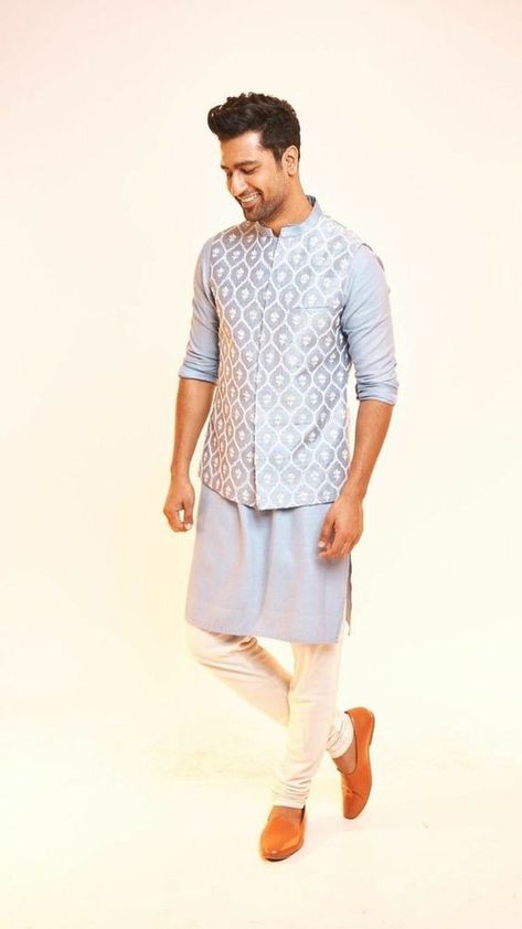 Classy Pastel Outfits For Grooms To Rock Their Wedding Look South Indian Men Wedding Outfit, Indian Wedding Outfits Guest, Traditional Indian Mens Clothing, Shaadi Outfits, India Fashion Men, Indian Wedding Suits Men, Pajama Men, Pastel Outfits, Indian Wedding Clothes For Men