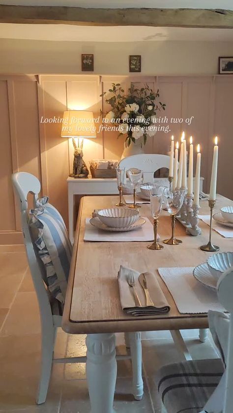 𝙳𝙸𝙽𝙸𝙽𝙶 𝚁𝙾𝙾𝙼 🔨 = @tales_of_olivers_cottage Cottage Dining Room Ideas, Cosy Dining Room, Cottage Dining Room, Cottage Dining, Cottage Dining Rooms, Dining Room Ideas, Indoor Dining, Room Ideas, Home Kitchens